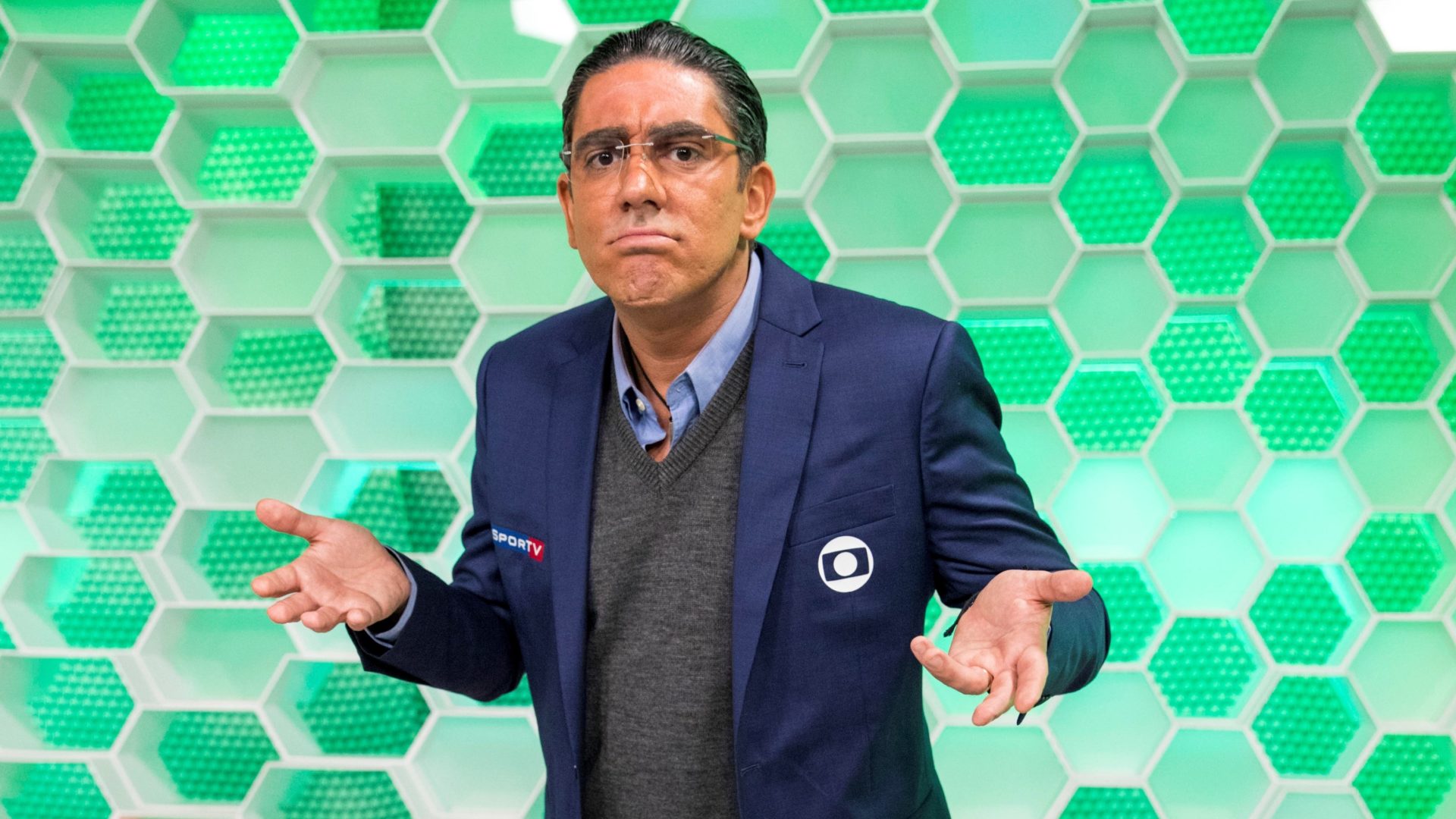 Marcelo Adnet grava quadro de humor caracterizado como Galvão Bueno