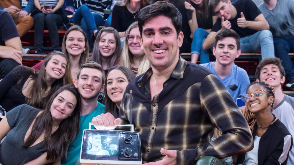 Marcelo Adnet no programa Altas Horas