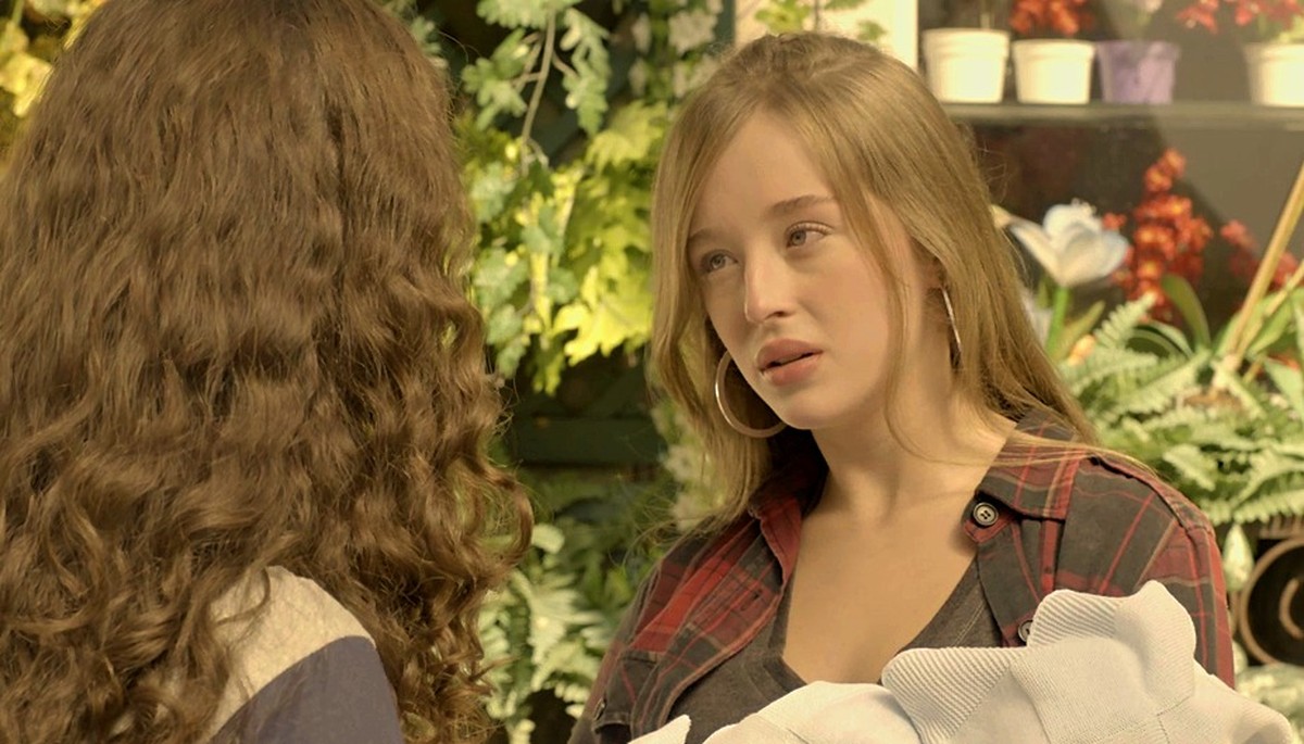 Duda Reis (Mari) e Alanis Guillen (Rita) contracenam em Malhação: Toda Forma de Amar (Divulgação / Globo)