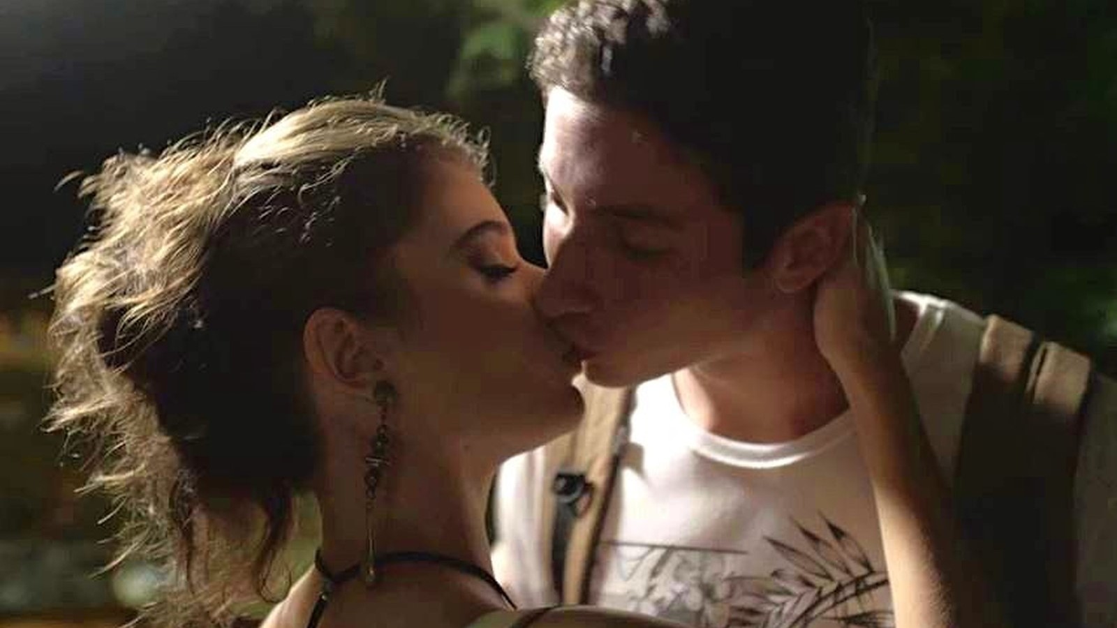 Meg (Giulia Bertoli) e Beto (John Buckley) em Malhação