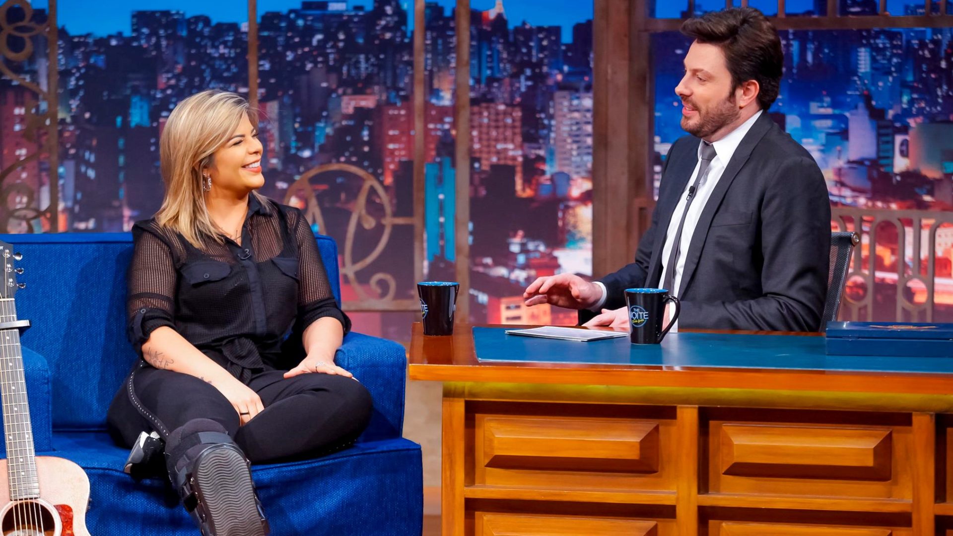 Paula Mattos no The Noite com Danilo Gentili