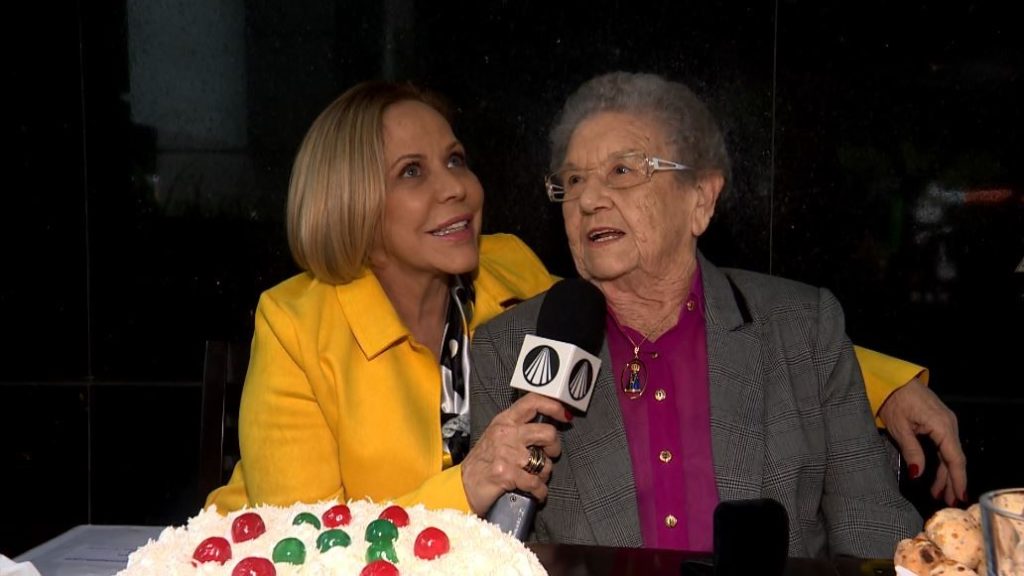 Claudete Troiano entrevista Palmirinha Onofre no programa Santa Receita