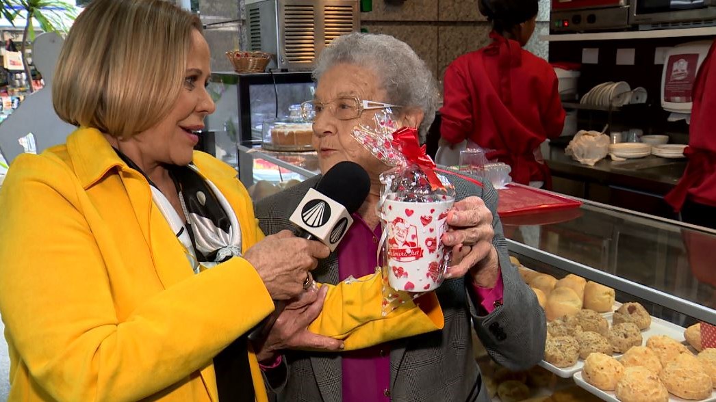 Claudete Troiano entrevista Palmirinha Onofre no programa Santa Receita