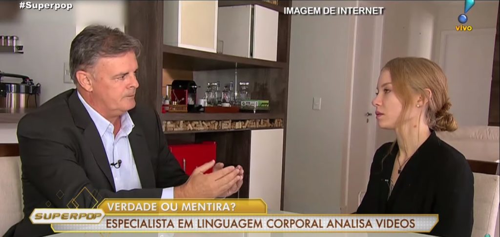 Imagem da entrevista de Najila no Domingo Espetacular usada pelo programa Superpop