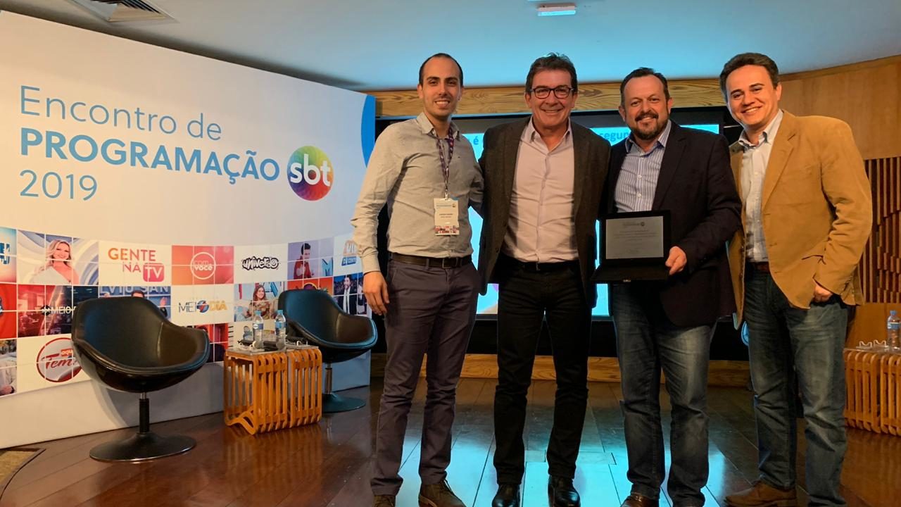 Rede Massa recebe homenagem do SBT