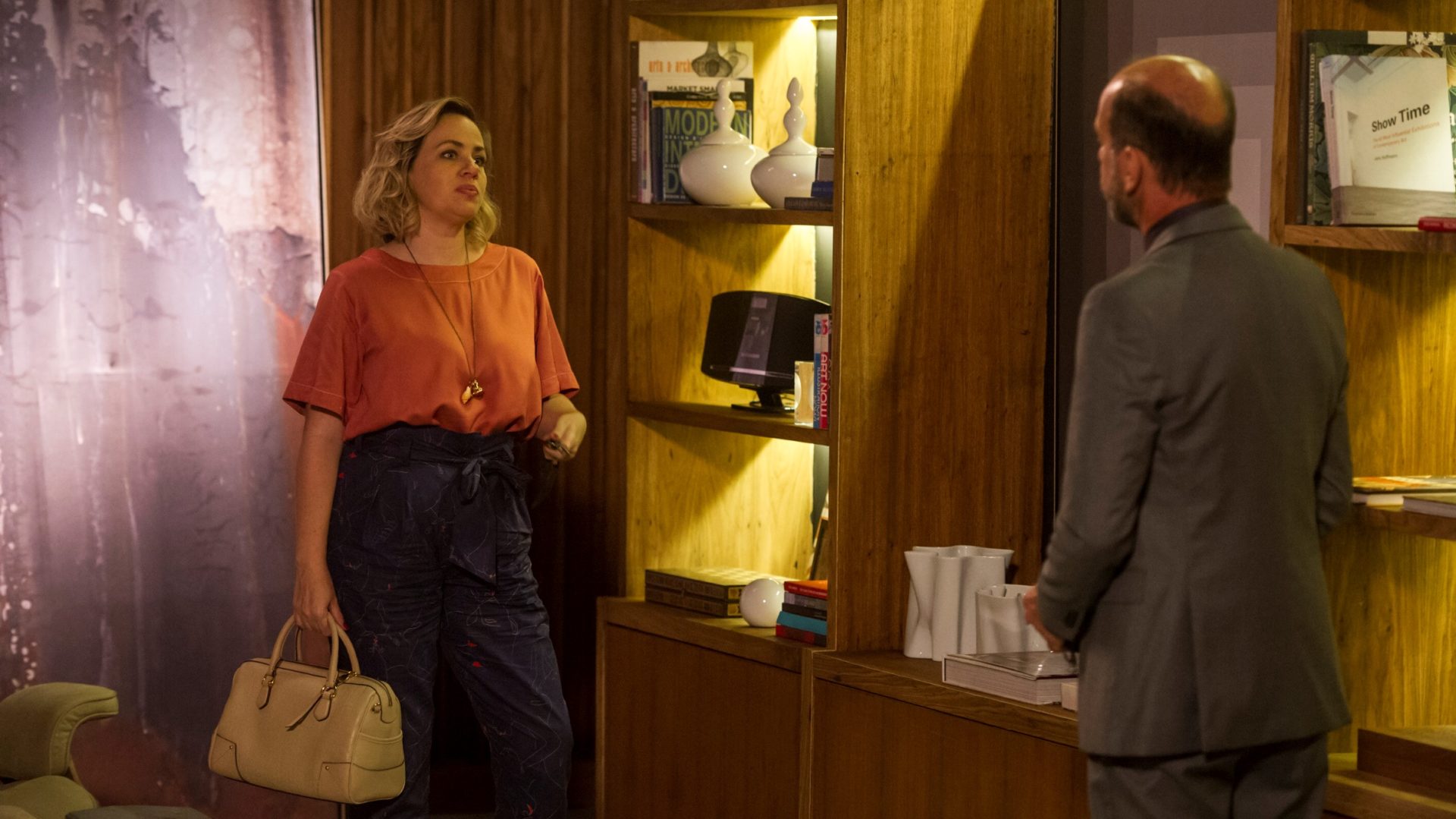 Max (Roberto Bomtempo) tenta fazer Regina (Karine Teles) desistir da separação e promete que vai dedicar mais tempo para a família em Malhação: Toda Forma de Amar