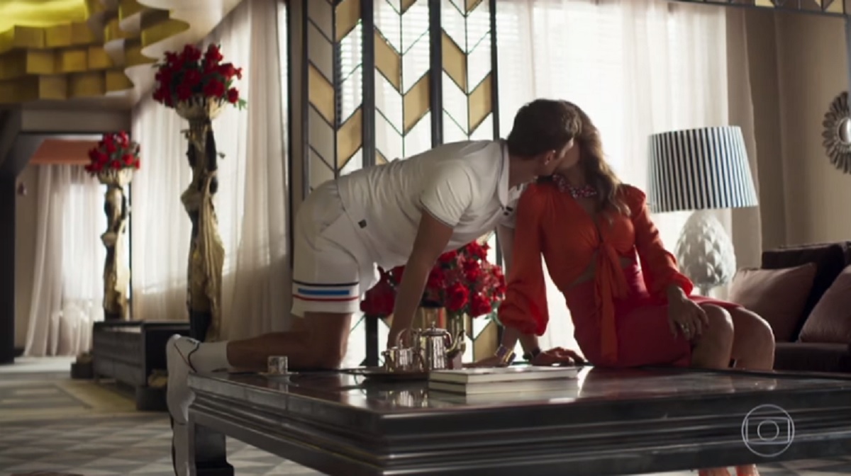Régis (Reynaldo Gianecchini) e Maria da Paz (Juliana Paes), em A Dona do Pedaço