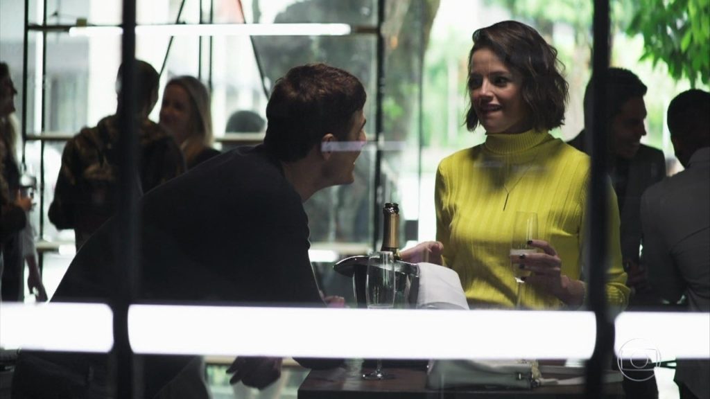 Régis (Reynaldo Gianecchini) e Josiane (Agatha Moreira) em A Dona do Pedaço