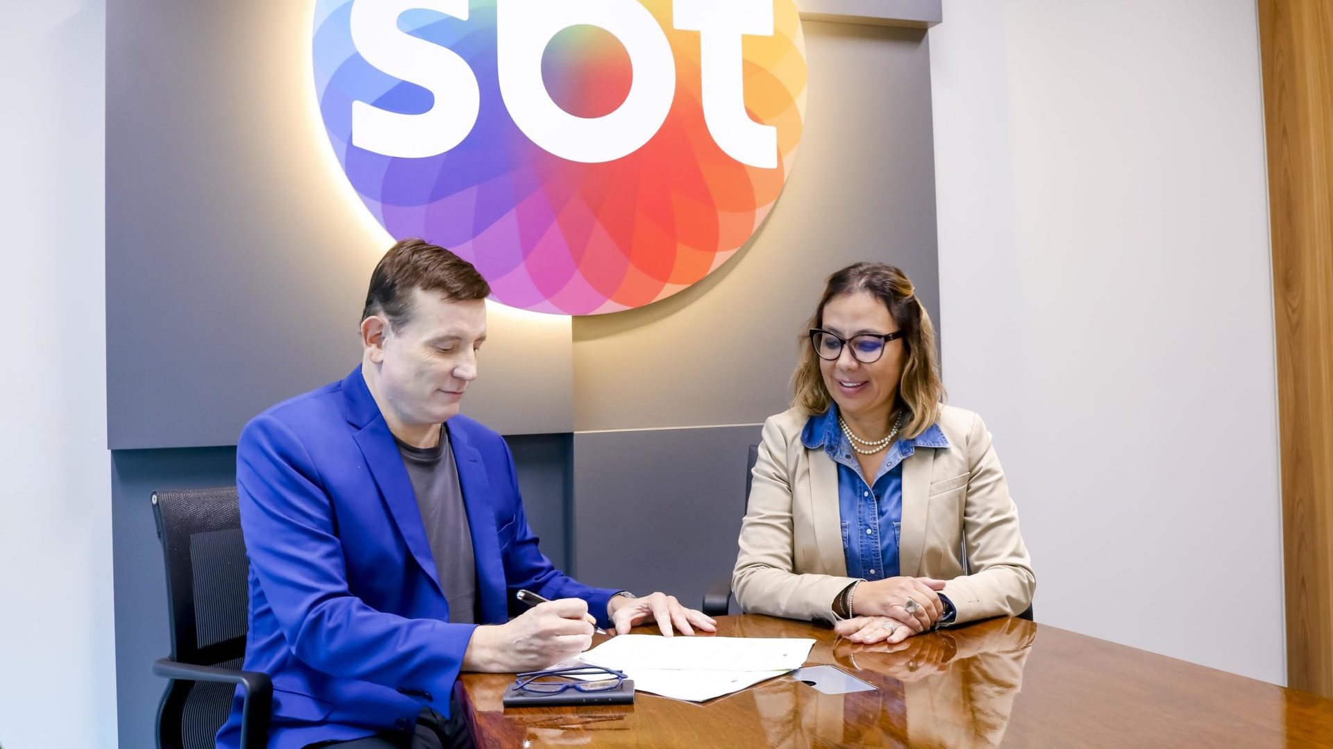 Renovação de contrato de Roberto Cabrini no SBT