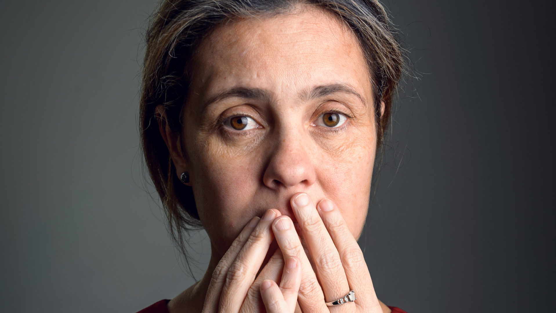 Stela (Adriana Esteves) em Assédio