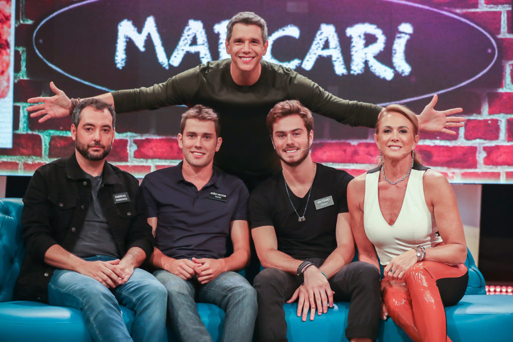 Márcio Garcia recebe Hortencia e sua família no Tamanho Família