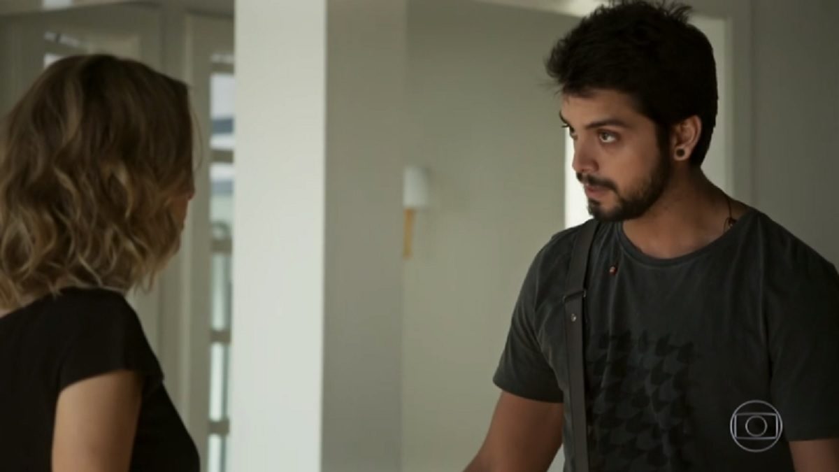 Teresa (Leona Cavalli) e Bruno (Rodrigo Simas), de Órfãos da Terra