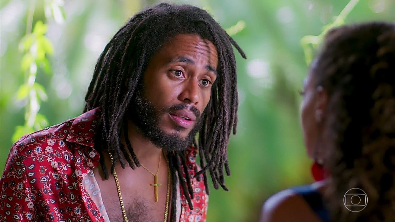 Ticiano (Ícaro Silva) e Dandara (Dandara Mariana) em Verão 90