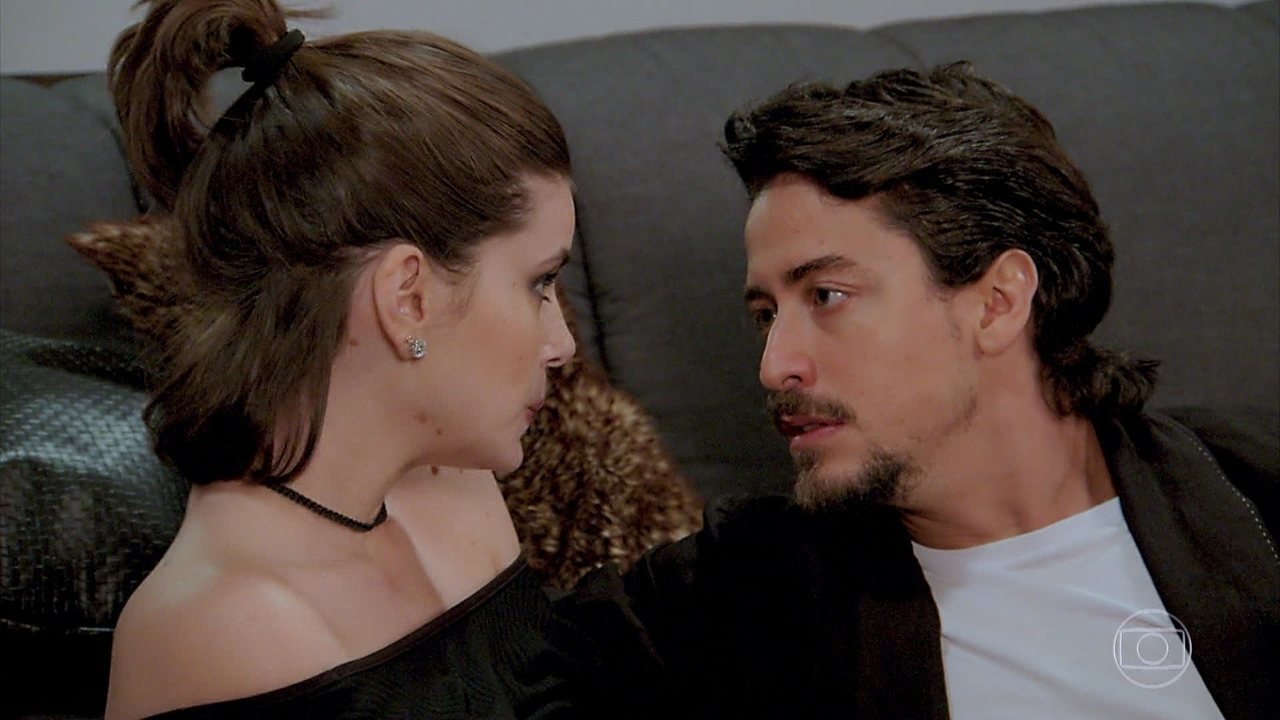Vanessa (Camila Queiroz) e Jerônimo (Jesuíta Barbosa) em Verão 90