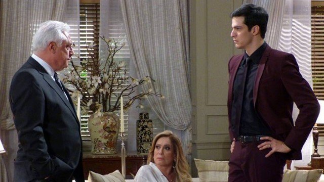 César proibiu Félix de revelar publicamente sobre sua homossexualidade ou o deserdaria