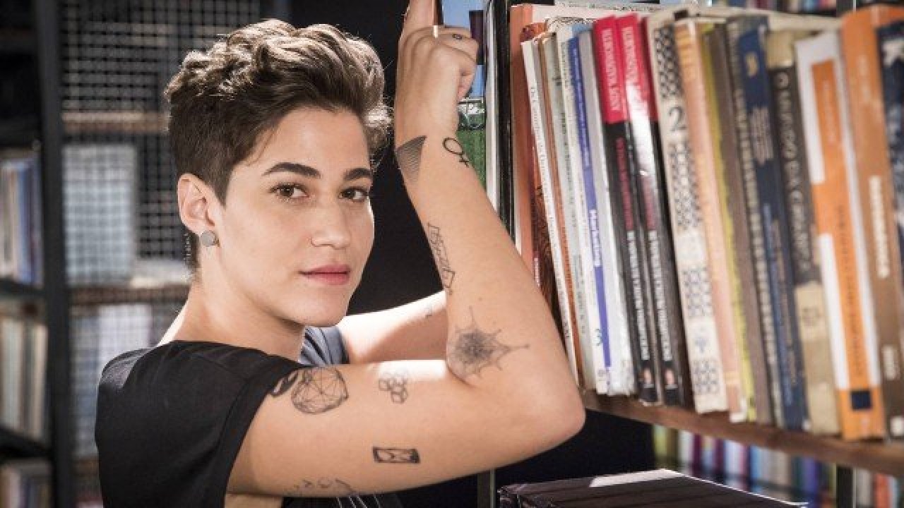 Yasmin Gomlevsky interpreta Thaíssa em Bom Sucesso (Victor Pollak / Globo)