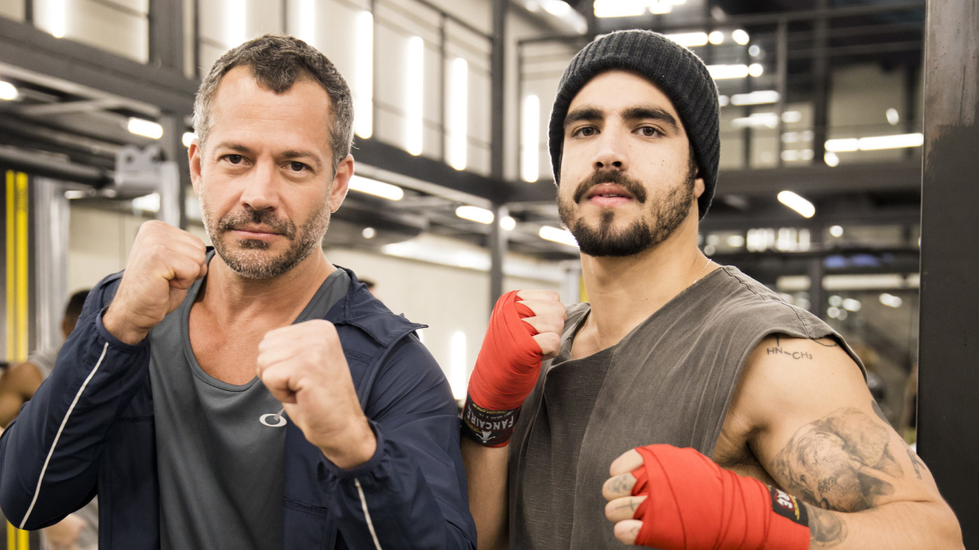 Agno (Malvino Salvador) e Rock (Caio Castro) em A Dona do Pedaço