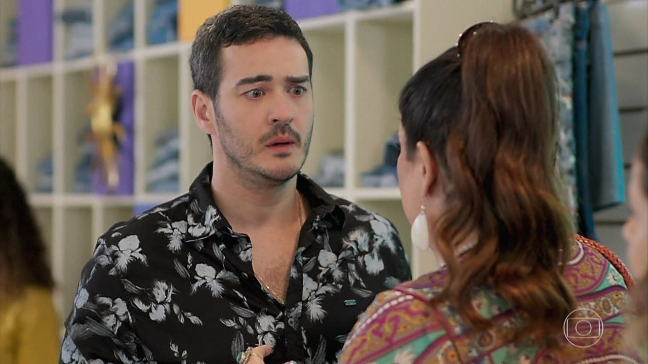 Álamo (Marcos Veras) e Madá (Fabiana Karla) em Verão 90