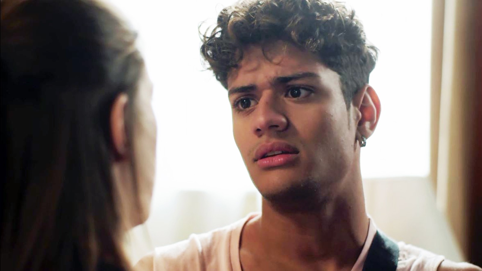 Anjinha (Caroline Dallarosa) e Cleber (Gabriel Santana) em Malhação