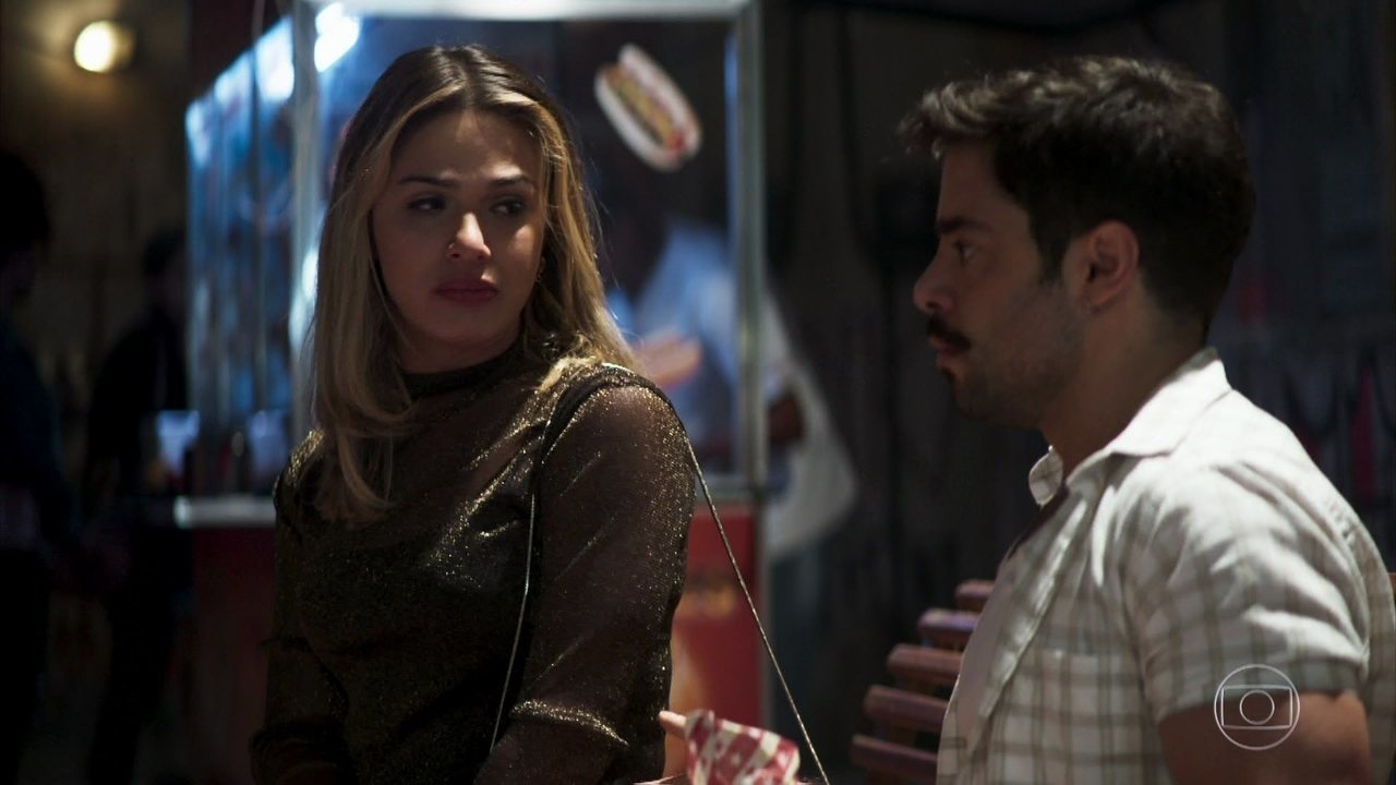 Britney (Glamour Garcia) e Abel (Pedro Carvalho) em A Dona do Pedaço