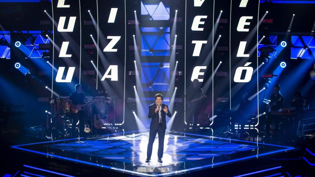 Cantor Daniel no palco do The Voice Brasil