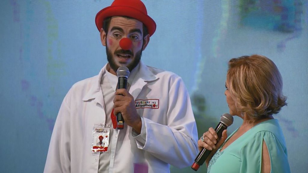 Claudete Triano recebe Geraldo Magela, Luís Estevam e do grupo "Doutores Atipalhaços"