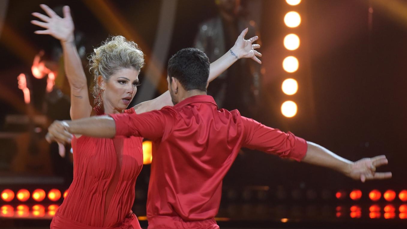 Cátia Paganote na estreia do Dancing Brasil