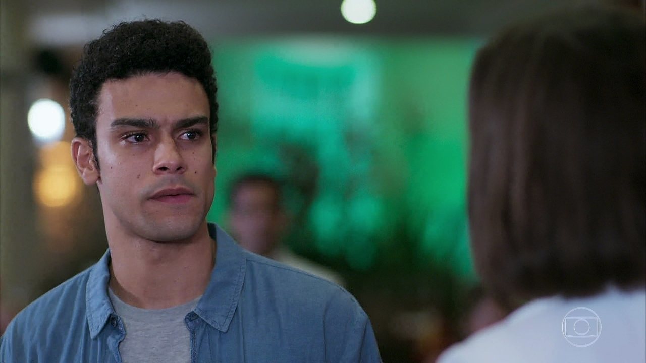 Diego (Sérgio Malheiros) e Larissa (Marina Moschen) em Verão 90
