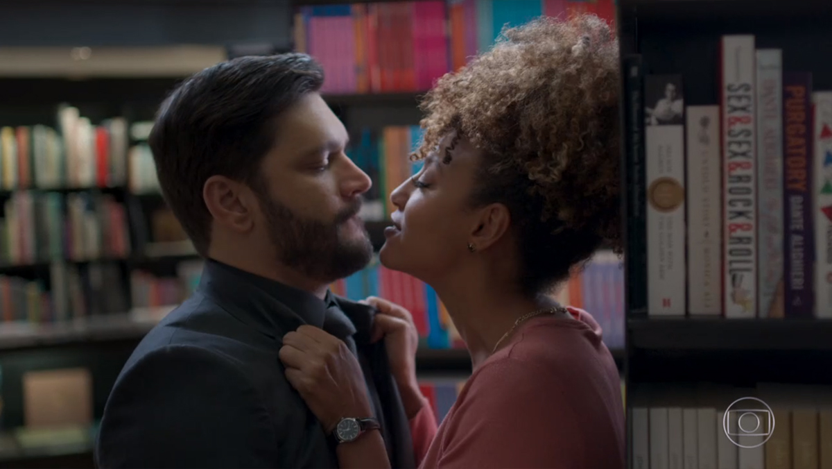 Diogo (Armando Babaioff) e Gisele (Sheron Menezes) em Bom Sucesso