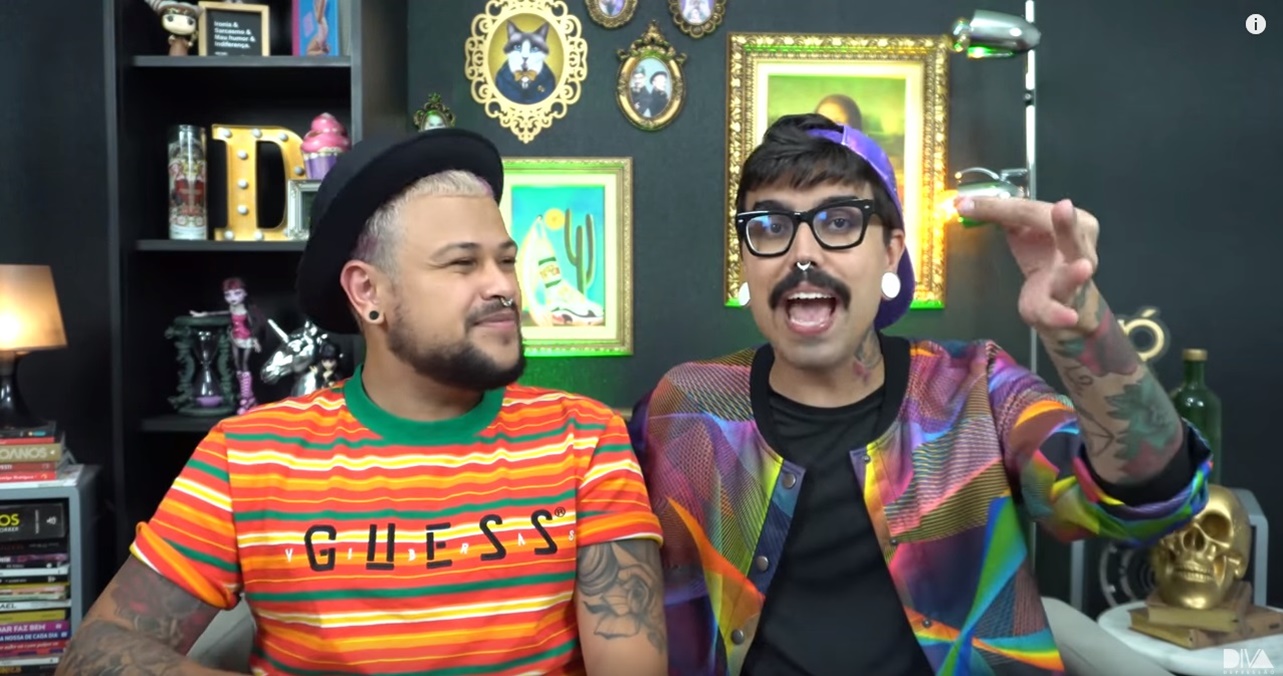 Os Youtubers Filipe Oliveira e Eduardo Camargo formam o casal Diva Depressão (Reprodução: Youtube)
