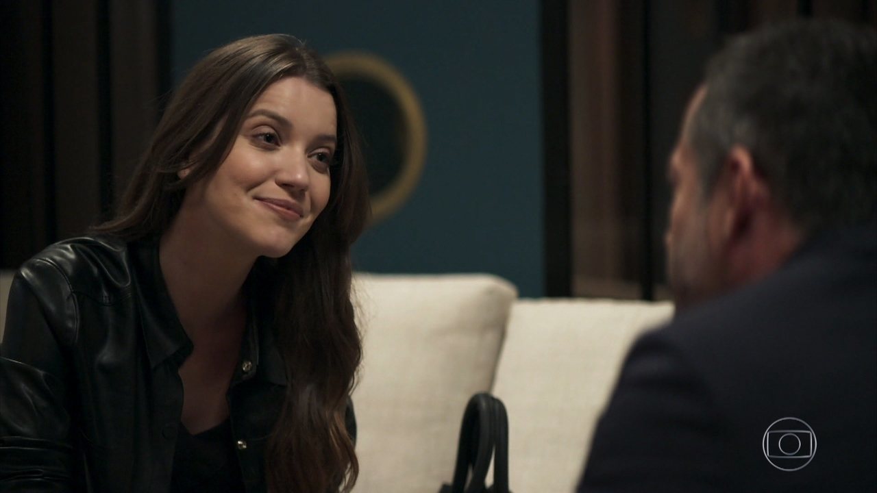 Fabiana (Nathália Dill) e Agno (Malvino Salvador) em A Dona do Pedaço