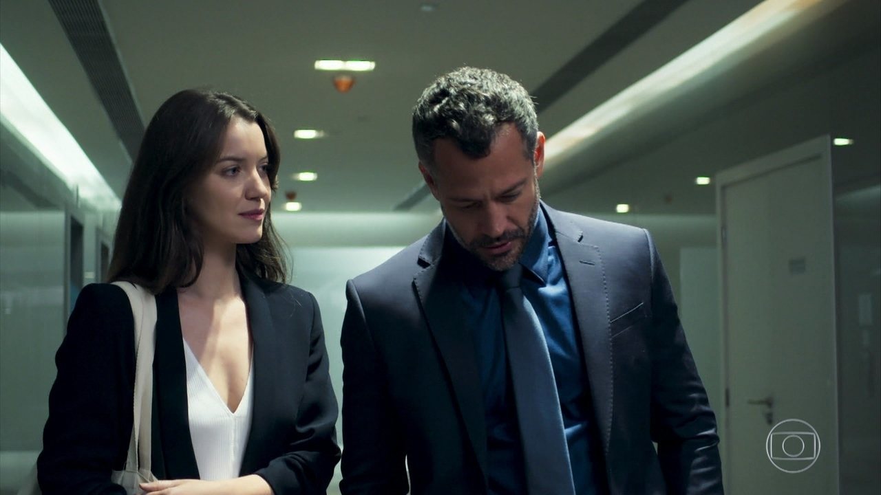Fabiana (Nathália Dill) e Agno (Malvino Salvador) em A Dona do Pedaço
