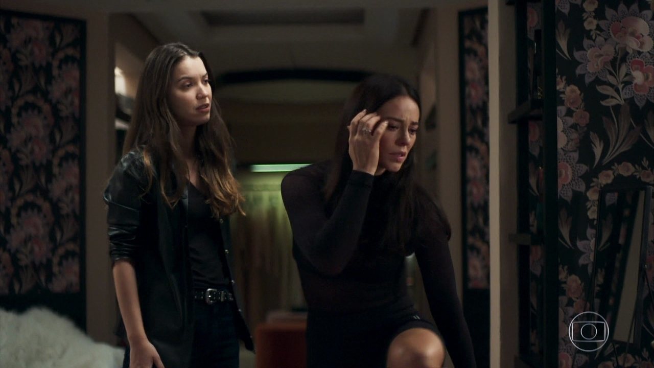 Fabiana (Nathália Dill) e Vivi (Paolla Oliveira) em A Dona do Pedaço