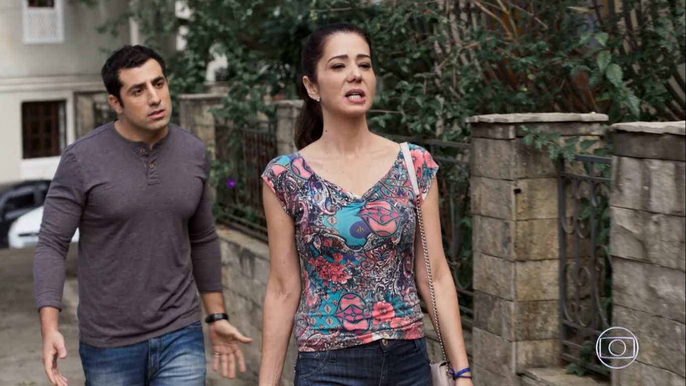 Fauze (Kaysar Dadour) e Santinha (Cristiane Amorim) em Órfãos da Terra
