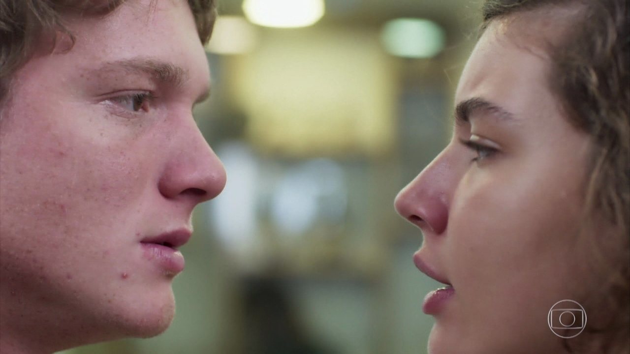Filipe (Pedro Novaes) e Rita (Alanis Guillen) em Malhação
