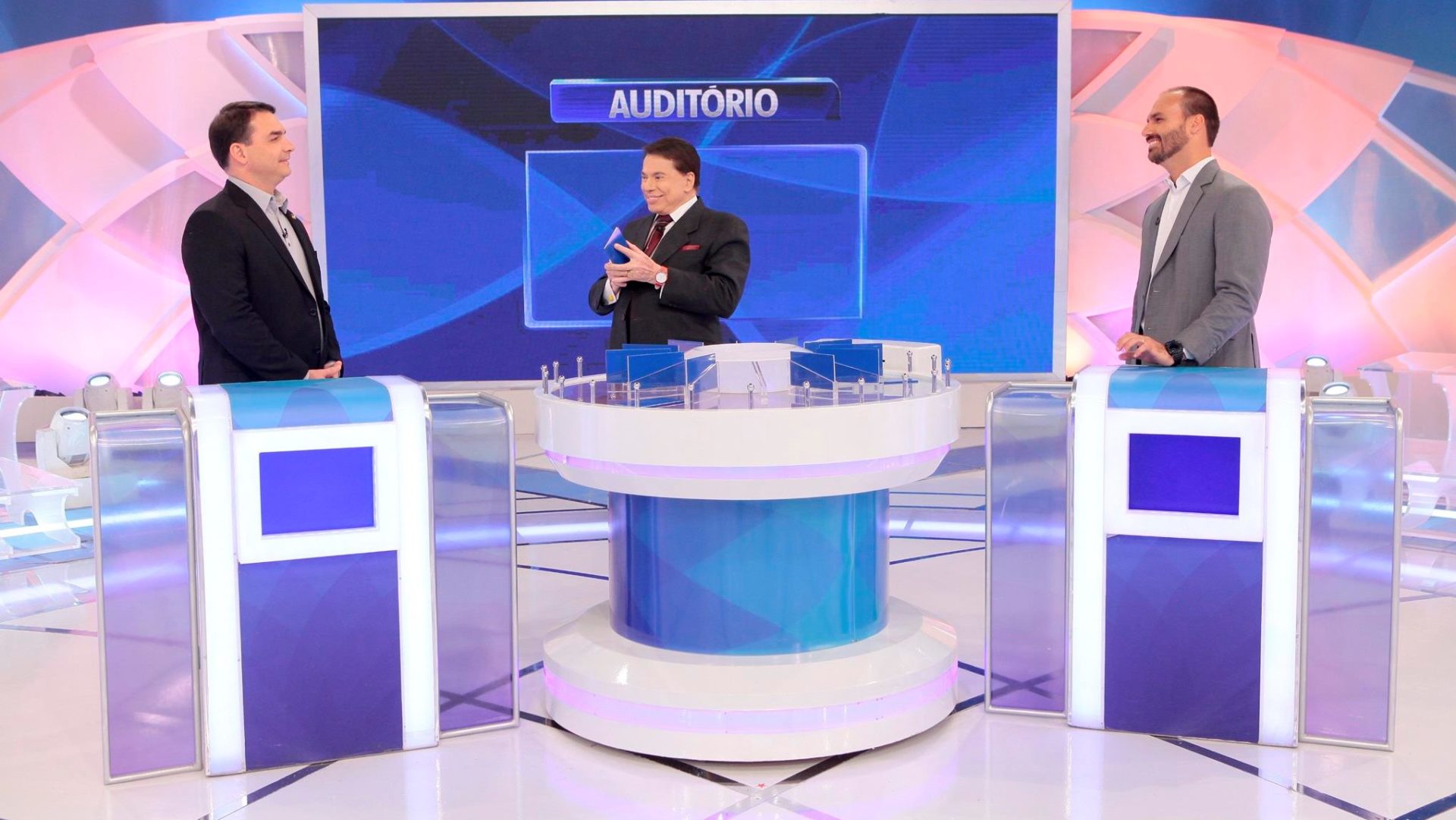 Flávio e Eduardo Bolsonaro no Programa Silvio Santos