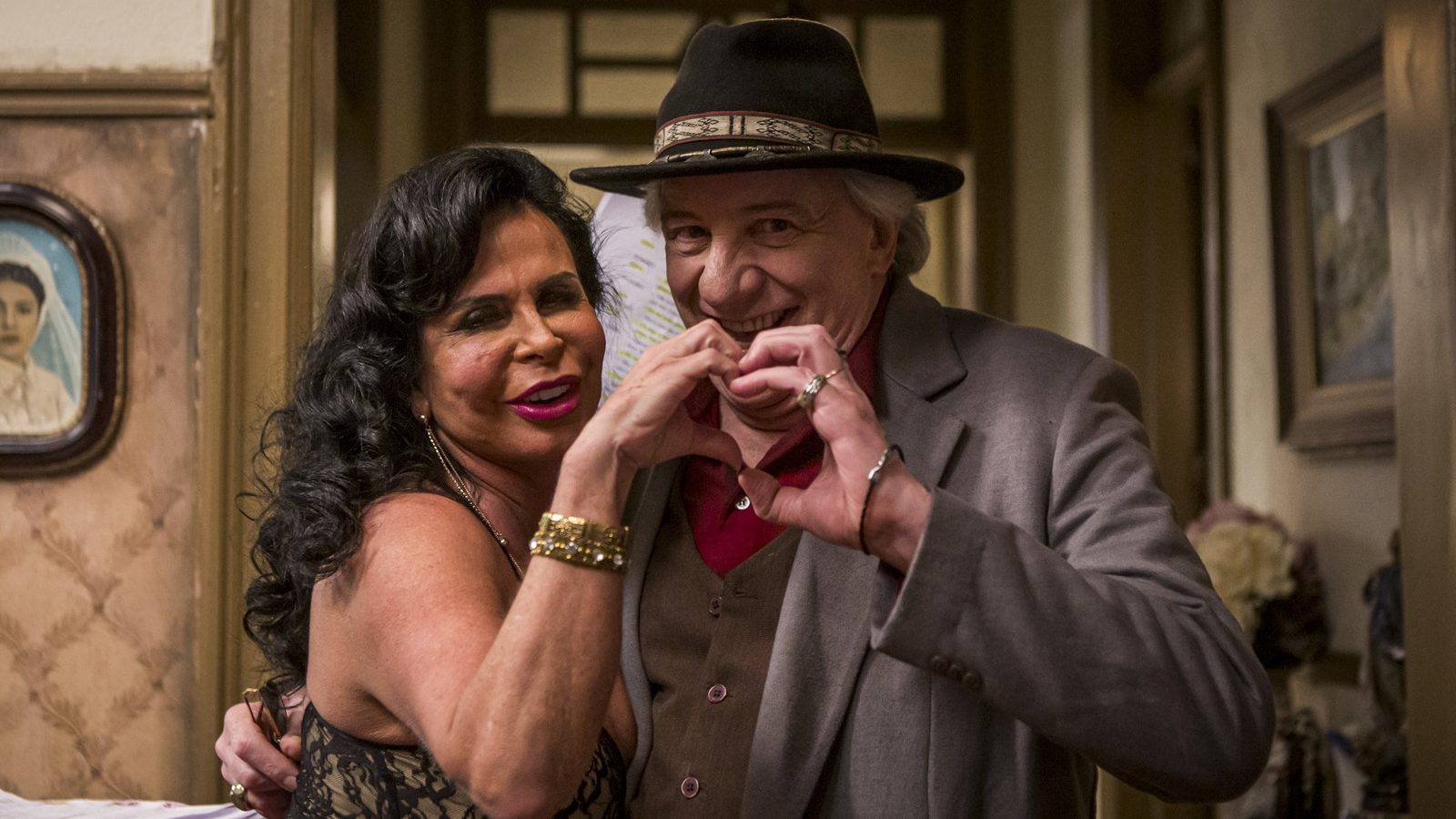 Gina (Gretchen) e Eusébio (Marco Nanini) em A Dona do Pedaço