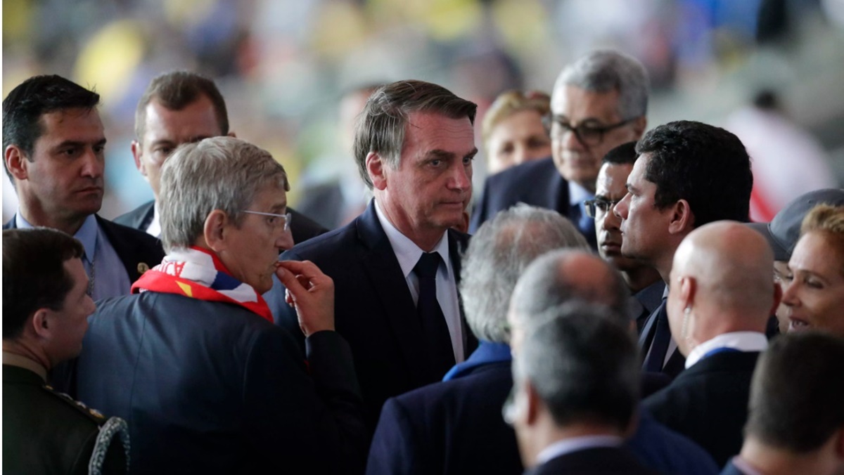Comitiva presidencial é vaiada em final da Copa América