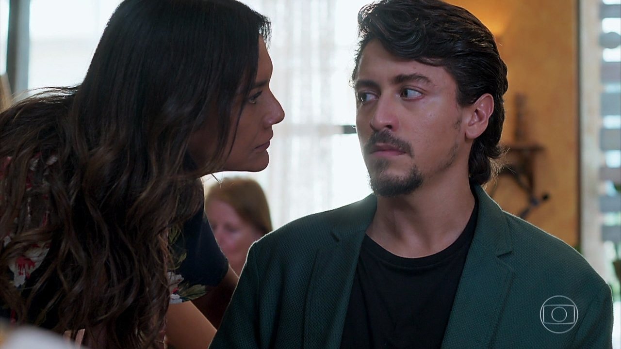 Janaína (Dira Paes) e Jerônimo (Jesuíta Barbosa) em Verão 90