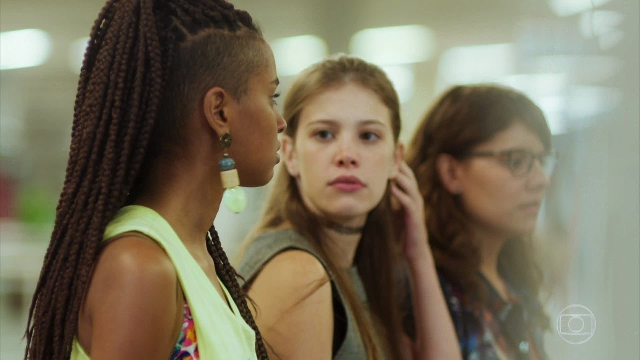 Jaqueline (Gabz), Anjinha (Caroline Dallarosa) e Raíssa (Dora de Assis) em Malhação