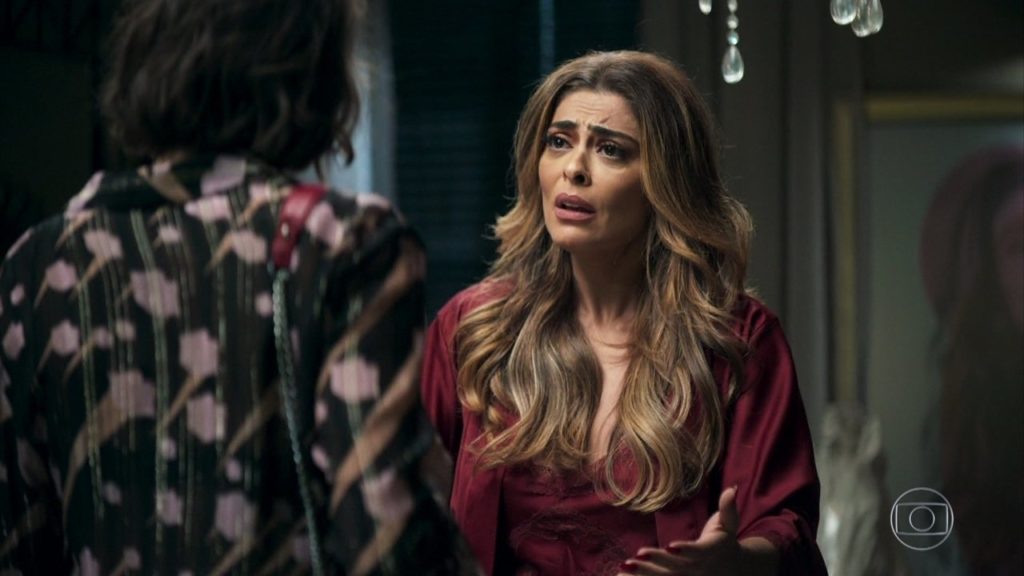 Josiane (Agatha Moreira) e Maria da Paz (Juliana Paes) em A Dona do Pedaço