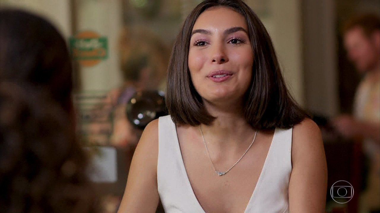 Larissa (Marina Moschen) e Dandara (Dandara Mariana) em Verão 90