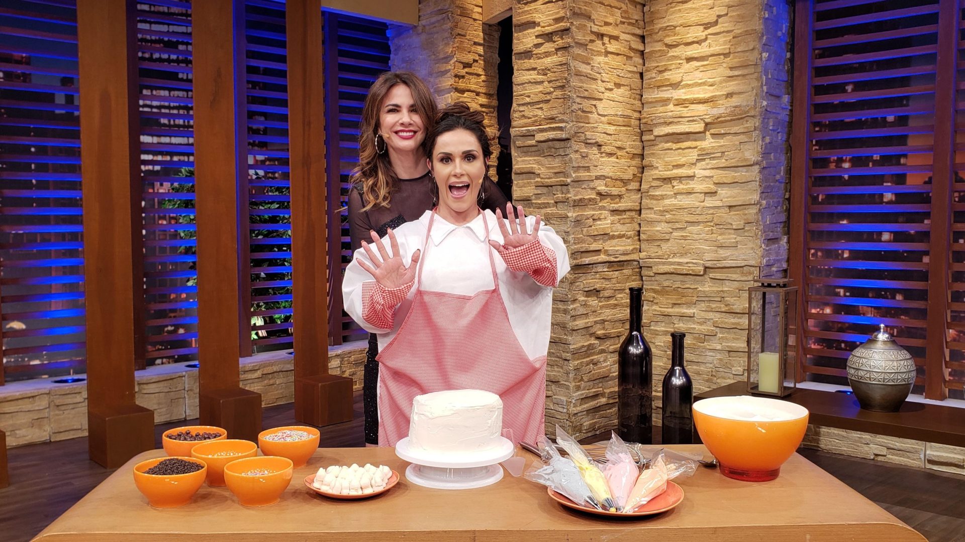 Nadja Haddad no programa Luciana By Night