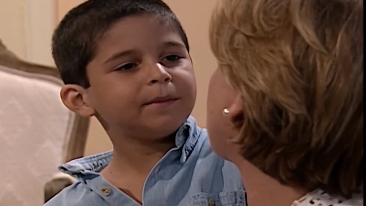 Nestorzinho (Leonardo Lemos) e Sirléia (Vera Holtz) em Por Amor