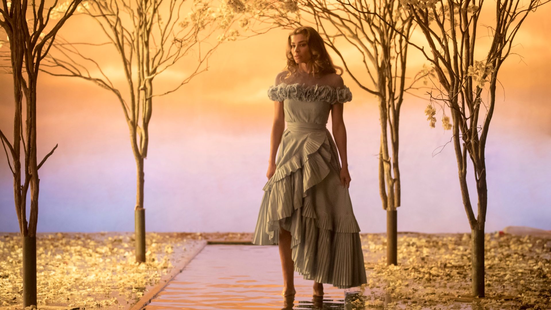 Paloma (Grazi Massafera) como Alice em Bom Sucesso