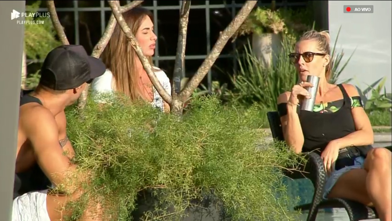 Ricarddo Manga, Nicole Bahls e Ju Valcézia