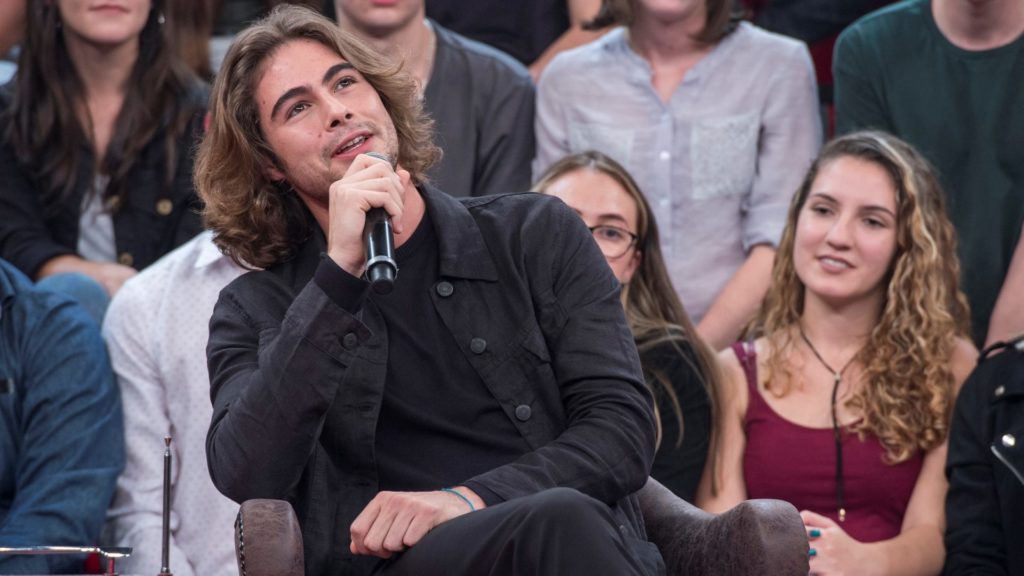 Rafael Vitti no palco do programa Altas Horas