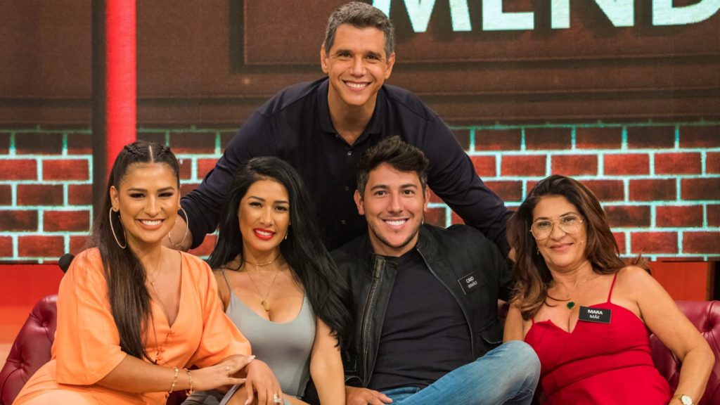 Márcio Garcia recebe Simone & Simaria e sua família