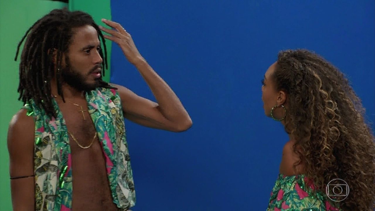 Ticiano (Ícaro Silva) e Dandara (Dandara Mariana) em Verão 90