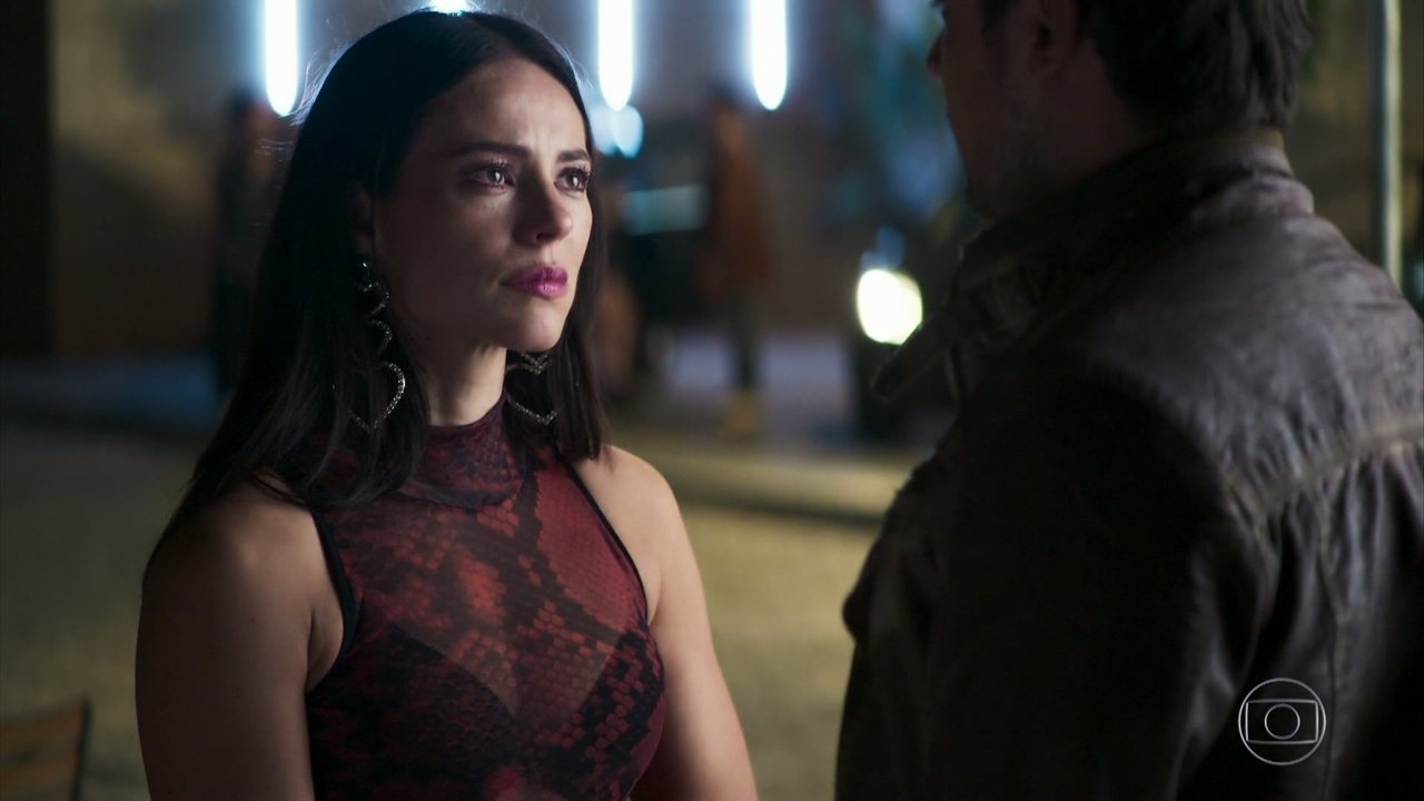 Vivi (Paolla Oliveira) e Chiclete (Sergio Guizé) em A Dona do Pedaço